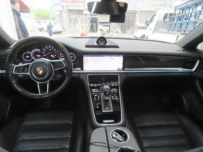 PORSCHE PANAMERA - 4