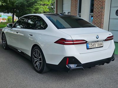 2024 BMW 5 SERIES — фото 6