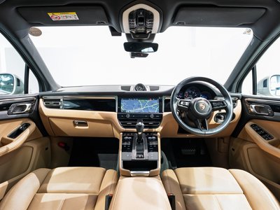 PORSCHE MACAN - 10