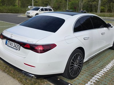MERCEDES-BENZ E-CLASS - 8