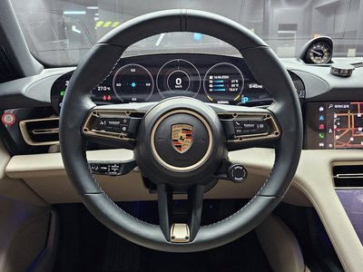صورة مصغرة 13 لـ 2023 Porsche TAYCAN