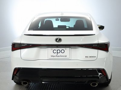 2023 Lexus IS — миниатюра 11