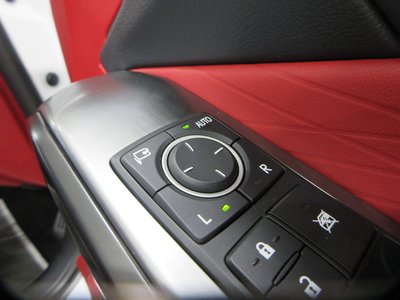 2023 Lexus IS — миниатюра 25