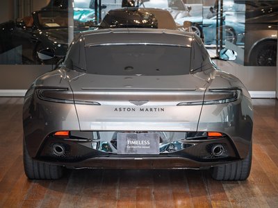 ASTON MARTIN DB12 - 9