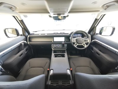 LAND ROVER DEFENDER - 4