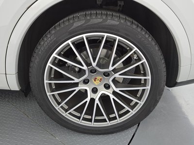 صورة 8 لـ 2022 Porsche CAYENNE