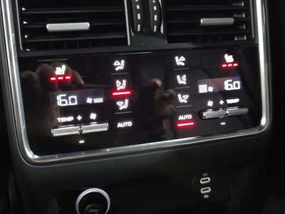 2022 Porsche CAYENNE thumbnail 29