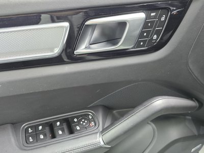 2022 Porsche CAYENNE thumbnail 24