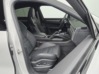 2022 Porsche CAYENNE thumbnail 16