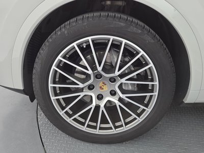 صورة 6 لـ 2022 Porsche CAYENNE
