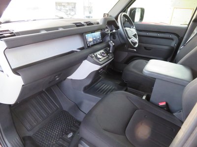 LAND ROVER DEFENDER - 3