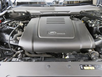 LAND ROVER DEFENDER - 4