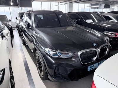BMW IX3 - 1
