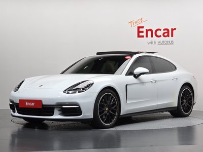PORSCHE PANAMERA - 1