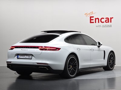 PORSCHE PANAMERA - 4