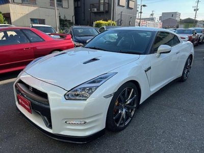 NISSAN GT-R