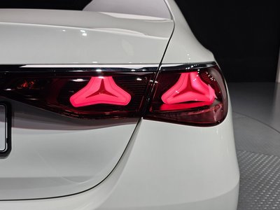 MERCEDES-BENZ E-CLASS - 10