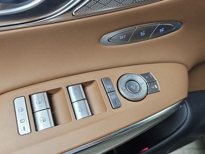 صورة مصغرة 30 لـ 2023 Genesis GV70