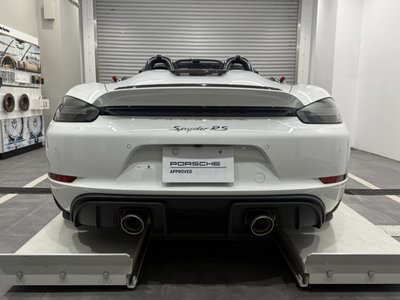 PORSCHE 718 SPYDER - 4