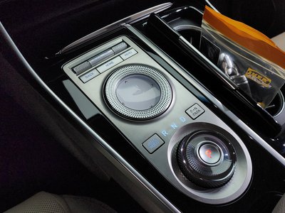 2022 Genesis GV80 — миниатюра 12