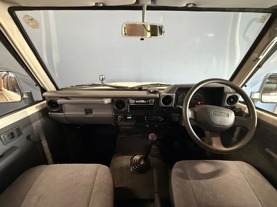 صورة مصغرة 25 لـ 2001 Toyota LAND CRUISER 70