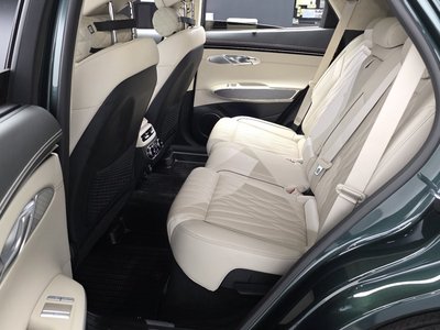 2023 Genesis GV70 — миниатюра 17