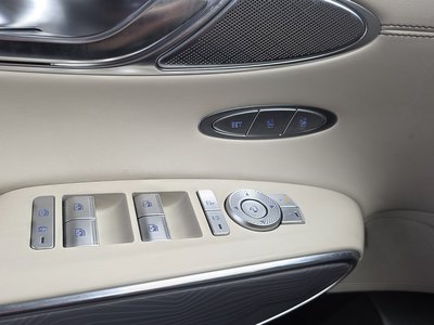 2023 Genesis GV70 — миниатюра 31