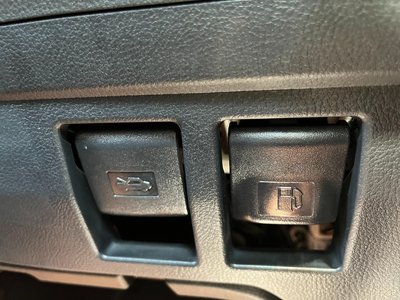 2025 Lexus GX thumbnail 24