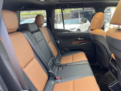 2025 Lexus GX thumbnail 40