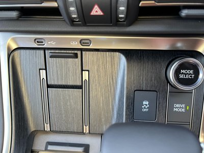 2025 Lexus GX thumbnail 12