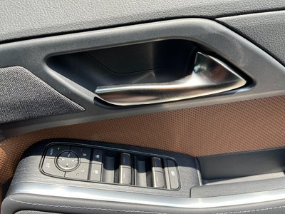 2025 Lexus GX thumbnail 32