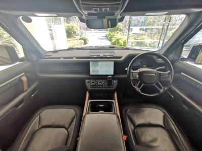 LAND ROVER DEFENDER - 4