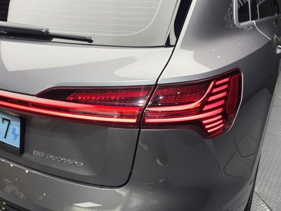 صورة 10 لـ 2020 AUDI E-TRON