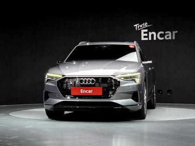 صورة 2 لـ 2020 AUDI E-TRON