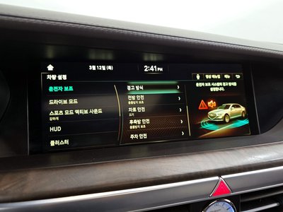 2018 Genesis G90 thumbnail 16