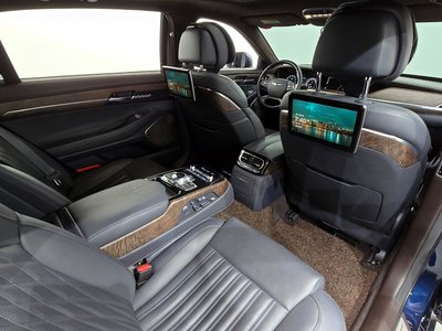 2018 Genesis G90 thumbnail 12