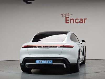PORSCHE TAYCAN - 4