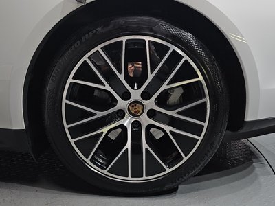 2021 Porsche TAYCAN photo 8
