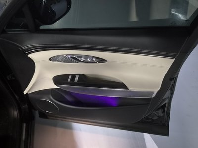 صورة 7 لـ 2022 Genesis GV70