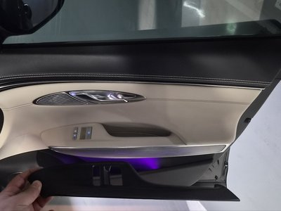 صورة 5 لـ 2022 Genesis GV70