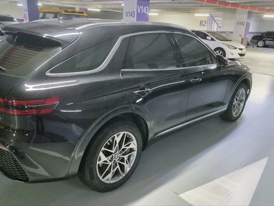 صورة 3 لـ 2022 Genesis GV70