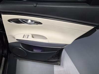 صورة 8 لـ 2022 Genesis GV70