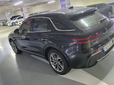 صورة 2 لـ 2022 Genesis GV70