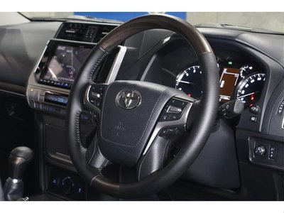 TOYOTA LAND CRUISER PRADO - 10