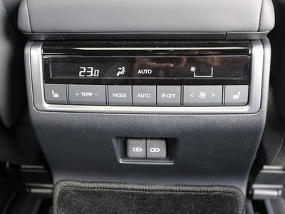 2025 Lexus GX thumbnail 34