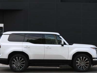 2025 Lexus GX thumbnail 12