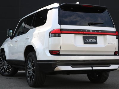 2025 Lexus GX photo 8