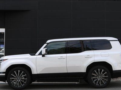 2025 Lexus GX thumbnail 11