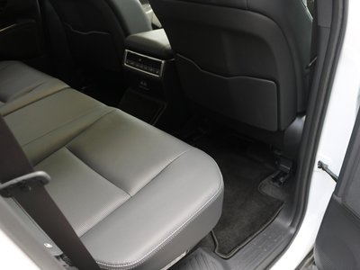 2025 Lexus GX thumbnail 19