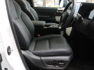 2025 Lexus GX thumbnail 14